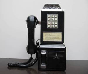 lot 19 image: Vintage Payphone Liquor Decanter