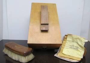 lot 151 image: Vintage Dovetailed Shoeshine Shine Box Full of Supplies