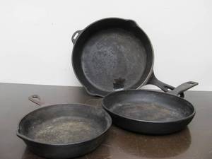 lot 158 image: Lot of 3 Cast Iron Skillets