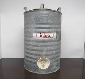 lot 173 image: Very Nice Condition IGLOO Galvanized Metal Water Cooler