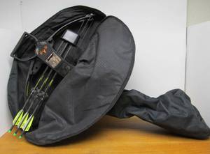 lot 180 image: Excellent Like-New Crossbow wCase & ArrowsBolts