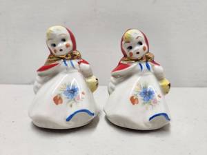 lot 200 image: Vintage Hull Little Red Riding Hood Salt & Pepper Shaker Set