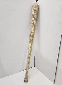 lot 204 image: Vintage 1950s-60s era HENRY AARON Wooden Baseball Bat