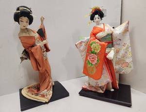 lot 212 image: Nice Pair of LARGE Vintage Japanese Geisha Dolls