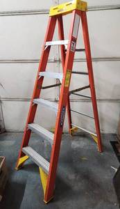 lot 213 image: Very Nice Quality and Condition WERNER Fiberglass 6 Ladder