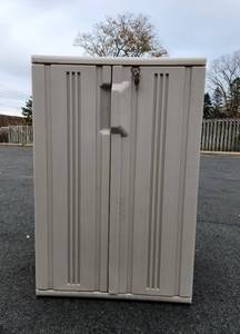 lot 216 image: Heavy Duty Plastic Storage Cabinet wKey