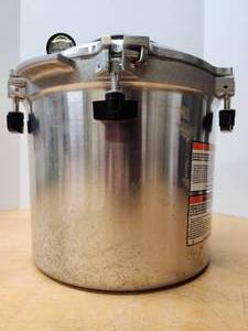 lot 222 image: Like-New or Brand New ALL-AMERICAN Pressure Cooker Model 921