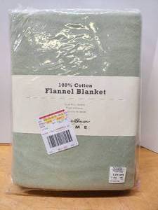 lot 228 image: Brand New Sealed EDDIE BAUER Home Blanket