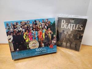 lot 276 image: Brand New BEATLES Lonely Hearts Club 1000 Piece Puzzle & Book