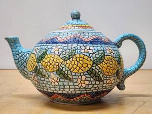 lot 279 image: Lovely Vintage Italian Mosaic Teapot (Small Repair)