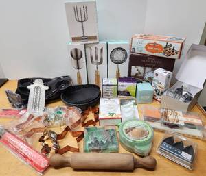lot 286 image: HUGE Lot of Quality Brand New Baking & Kitchen Supplies Accessories Tools etc
