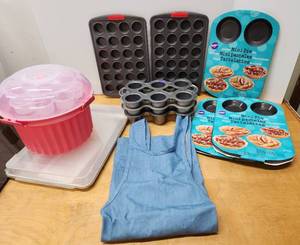 lot 311 image: Large Group of Brand New Pastry, Cupcake etc Baking Items