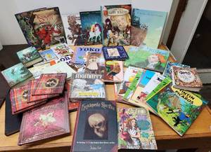 lot 313 image: Very Nice LARGE Lot of Quality Like-New Kids & Young Adult Adventure & Other Books