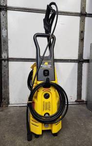 lot 54 image: Working McCulloch Model FHH18A Pressure Washer