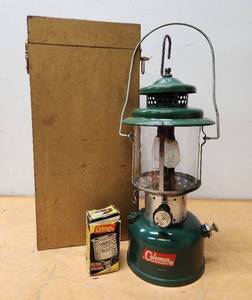 lot 58 image: Vintage COLEMAN Model 220E Lantern 