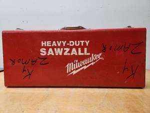 lot 49 image: Working MILWAUKEE Heavy Duty Corded SAWZALL wCase & Blades