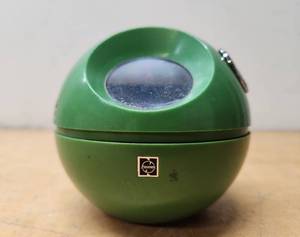 lot 63 image: Very Cool Vintage 1970s PANAPET 70 Portable Radio - Green