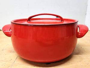 lot 64 image: Excellent Condition Red Cast Iron Enamel Dutch Oven