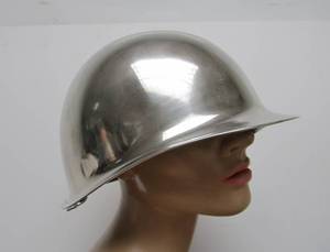 lot 33 image: Orig WW2 US Marines Parade Helmet