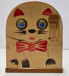 lot 102 image: Cute vintage 1950s Era Cat Coin Bank