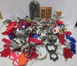 lot 108 image: Large Lot of Vintage & Newer Cookie Cutters Molds etc