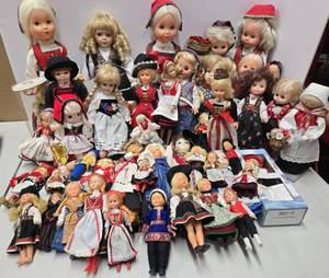 lot 115 image: LARGE Collection of Vintage etc German & Scandinavian Dolls #2