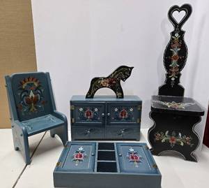 lot 122 image: Group of Hand Painted Scandinavian Rosemaled Items