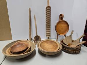lot 124 image: Collection of Primitive Vintage Scandinavian etc Woodenware