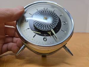 lot 83 image: Vintage Retro Alarm Clock