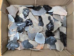 lot 84 image: Box of Raw Assorted Stone for Making Arrowheads
