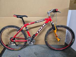 lot 134 image: Very Nice TREK Superlight 8900 Bicycle