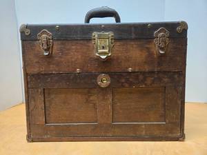 lot 4 image: Very Cool Vintage 1930s era DoAll Gages Machinists Chest