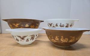 lot 315 image: Set of 4 Vintage PYREX Early American Print Glass Bowls