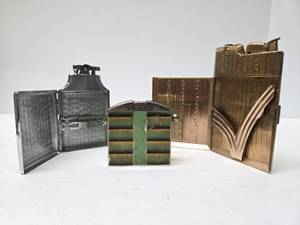lot 321 image: Great Lot of Old Vintage Large Size Cigarette Lighters  Holders
