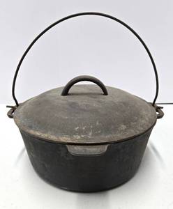 lot 338 image: Old Vintage Cast Iron Dutch OvenKettle wLid