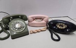 lot 339 image: Lot of 3 Vintage Rotary Dial Telephones