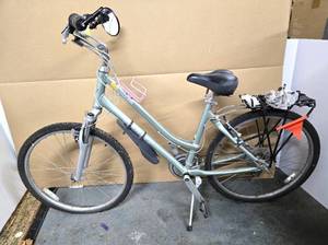 lot 375 image: Nice Condition SEDONA Ladies Bicycle