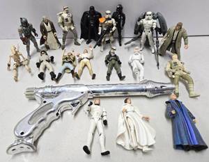 lot 395 image: Lot of Assorted STAR WARS Action Figures