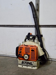 lot 411 image: Working STIHL Model BR-420C Magnum Backpack Leaf Blower