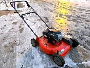 lot 409 image: Excellent Condition Scotts Power Propelled Lawnmower