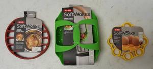 Soft Works  Silicone Pressure Cooker Rack, Silicone Pressure Cooker Steamer & Silicone Pressure Egg Rack - New