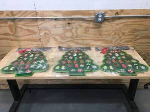 lot 136 image: Lot of 3 - Christmas Tree Door Decorations