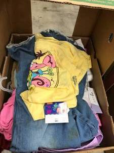 lot 121 image: ASSORTED CLOTHING BOX