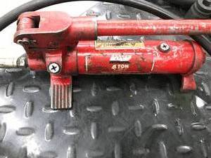 lot 37 image: BANNER HYDRAULIC HAND PUMP
