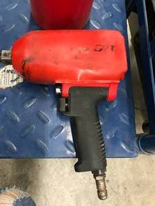 lot 39 image: SNAP ON AIR WRENCH
