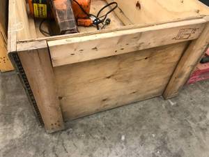 lot 124 image: WOOD CRATE
