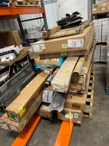 lot 42 image: Pallet Sale 4x8 random assortment of large Items