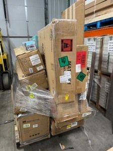 lot 43 image: Pallet Sale 4x4 random assortment of medium sized Items