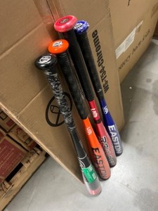 lot 72 image: 4 - T-Ball baseball bats - Rawlings - Easton - Omen