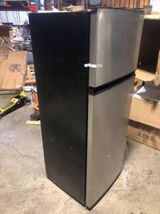 Vissani 7.1 cu. ft. Top Freezer Refrigerator in Stainless Steel Look Damaged Customer Returns See Pictures